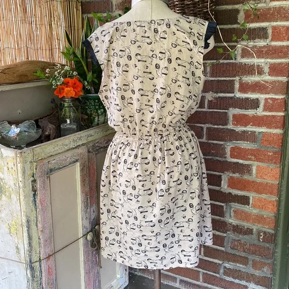Soho Chick black/beige cotton Vespa scooter print cotton dress. Size Medium - Picture 2 of 9